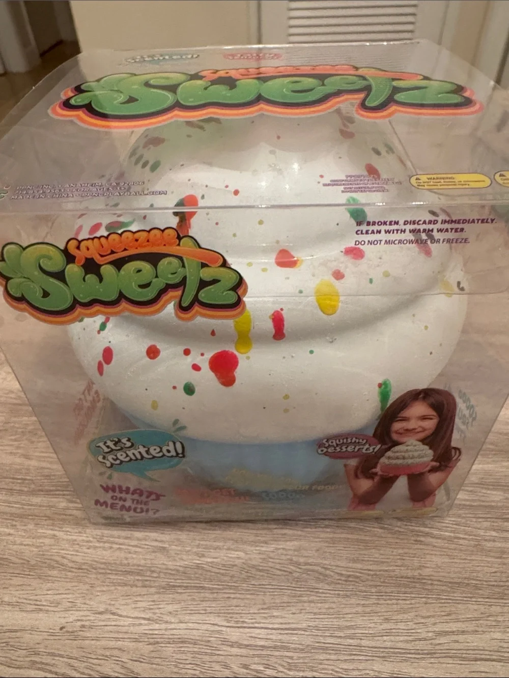 Cupcake Squeezee Scented Blue & White Squishy Toy